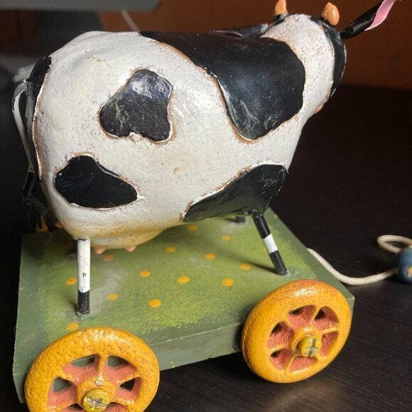 Vintage METAL COLLECTABLE  COW ON wheels by innovation "MES AMIS" COW PULL TOY - Picture 10 of 15